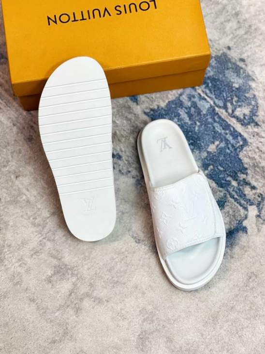 Picture of Louis Vuitton Slippers _SKULVsz38-45mnf03331400